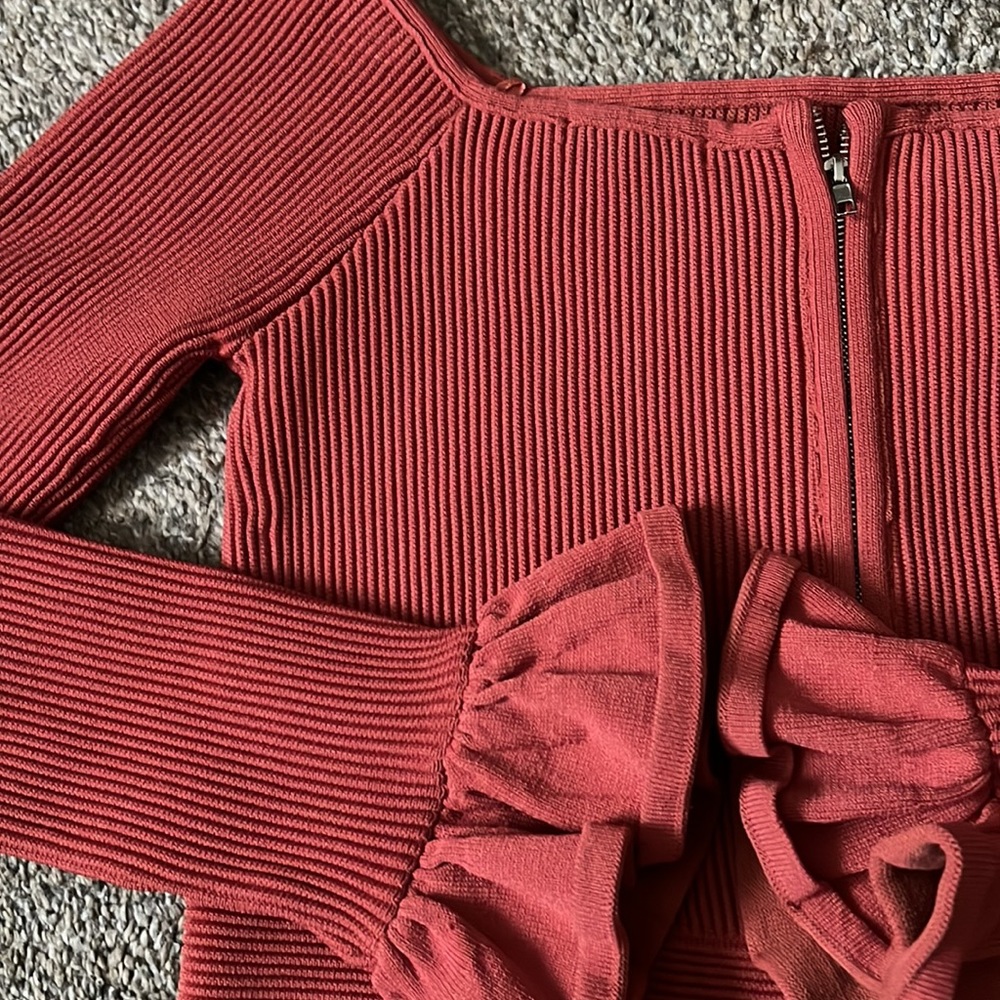 Off the shoulder zip up crop top